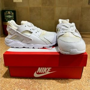 White Nike Huarache sneakers toddler size 8. Brand new, never worn.